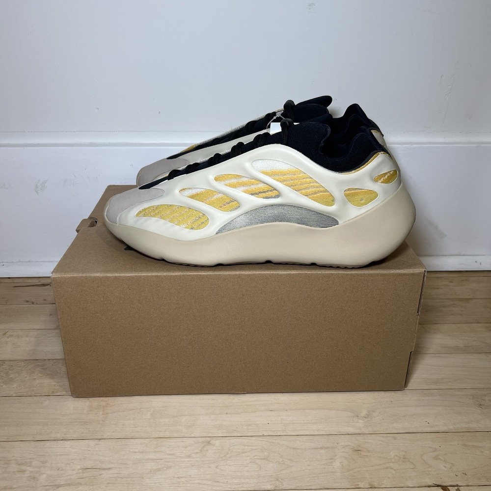 Adidas‎ Yeezy 700 V3 Safflower G54853 Size 11 New In Box